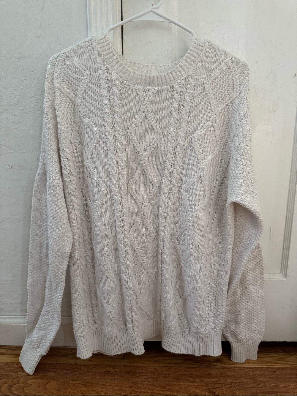 Hollister Women's White Cable Knit Crewneck Pullover Sweater Size M